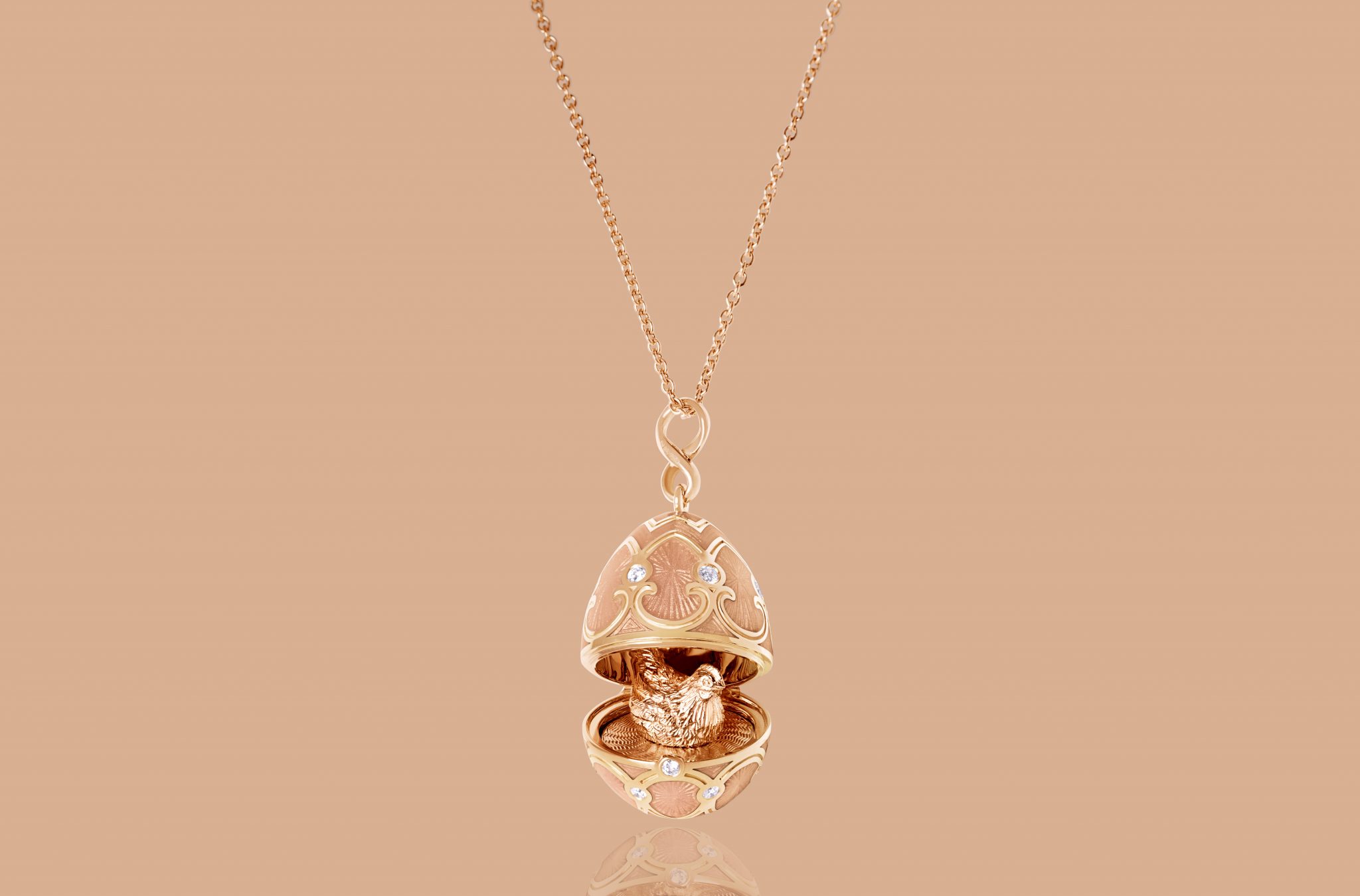 Commercial photo of an intricate golden pendant